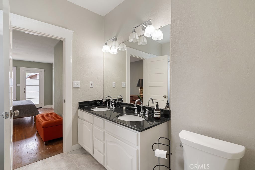 637 E Van Bibber Property Photo 12