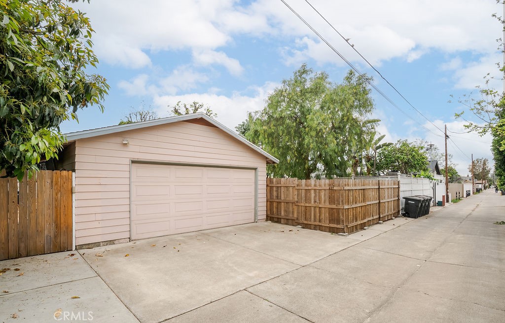 637 E Van Bibber Property Photo 40