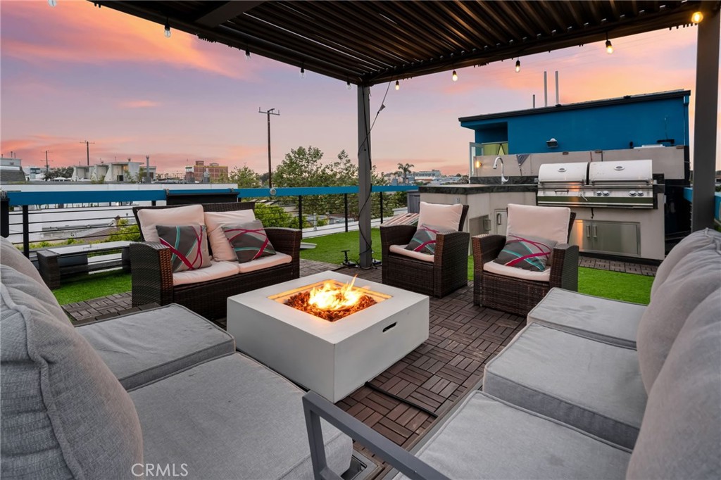 302 S Venice Property Photo 1