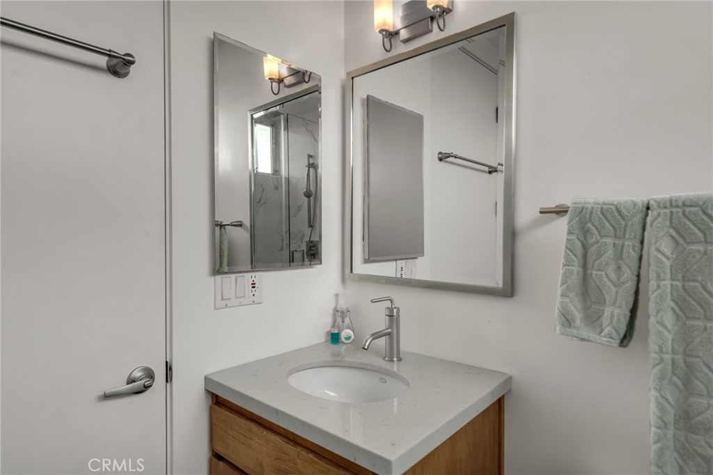 302 S Venice Property Photo 5