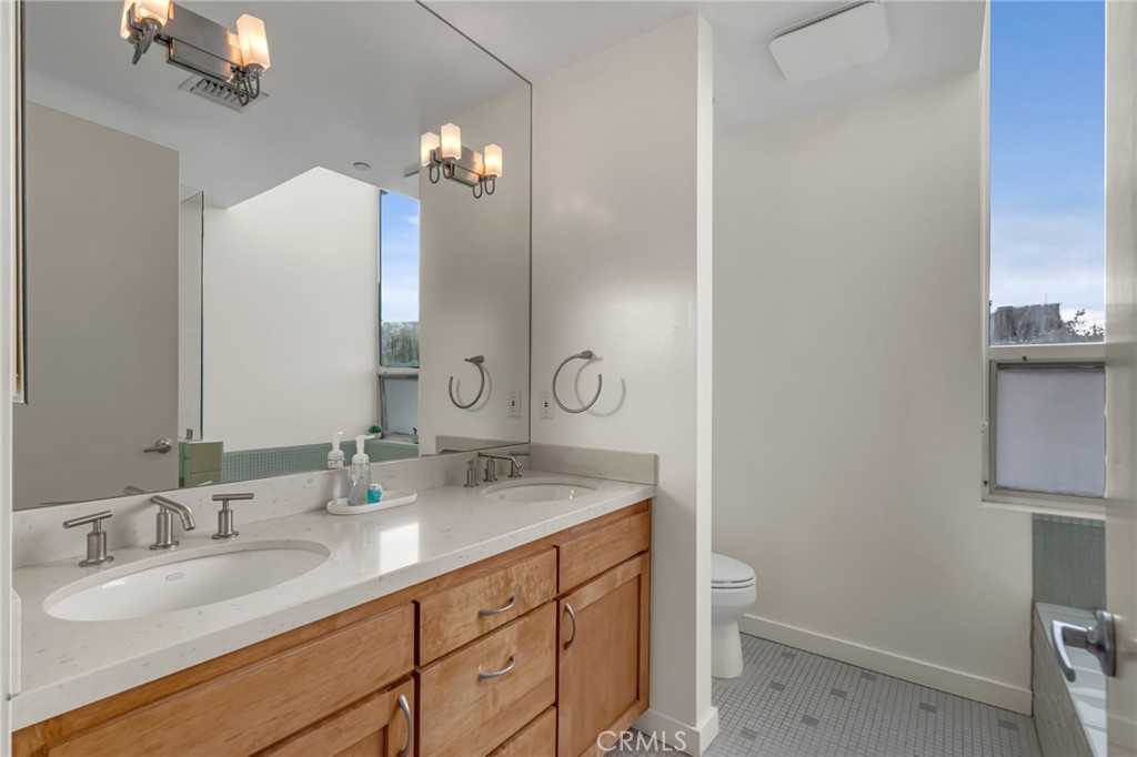 302 S Venice Property Photo 27