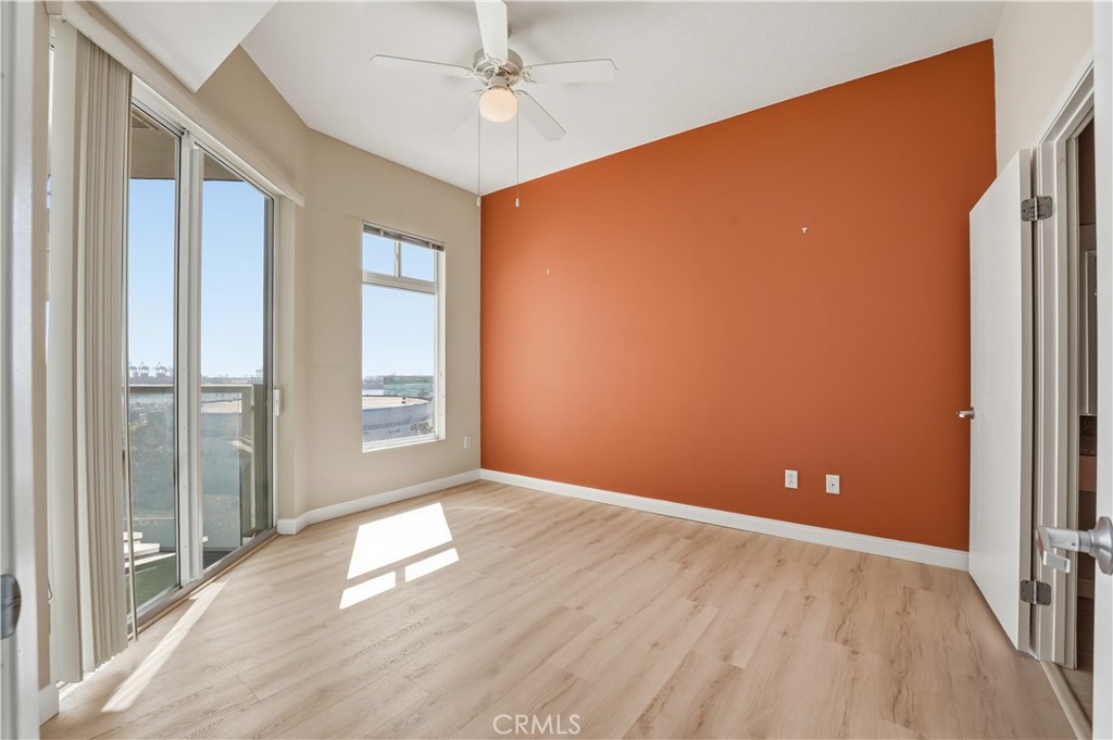 488 E Ocean 1518 Property Photo 3