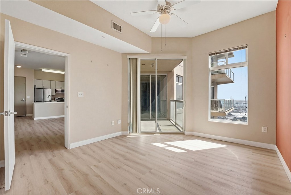 488 E Ocean 1518 Property Photo 12