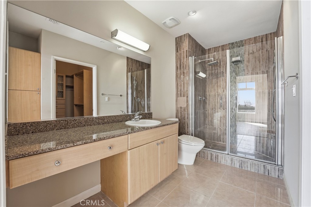 488 E Ocean 1518 Property Photo 13