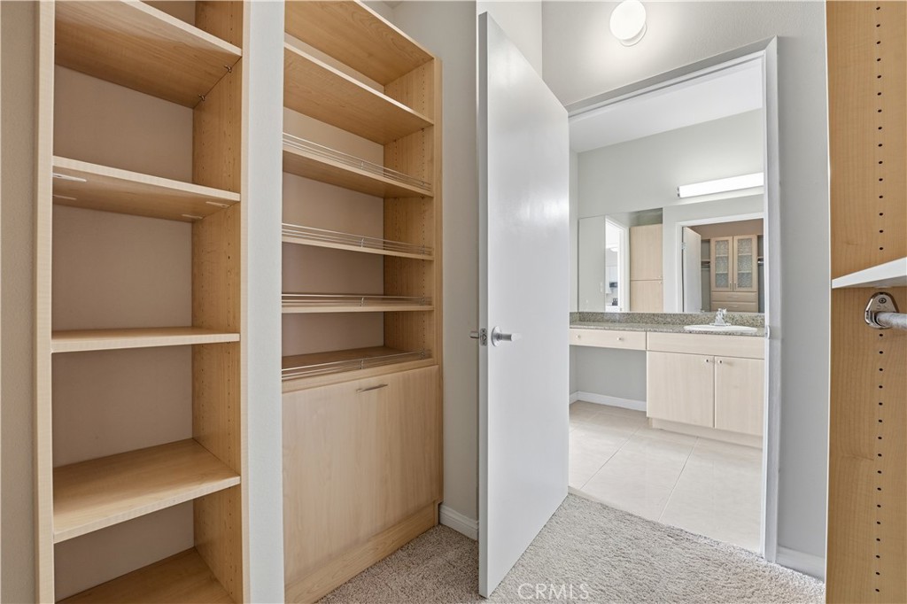 488 E Ocean 1518 Property Photo 16