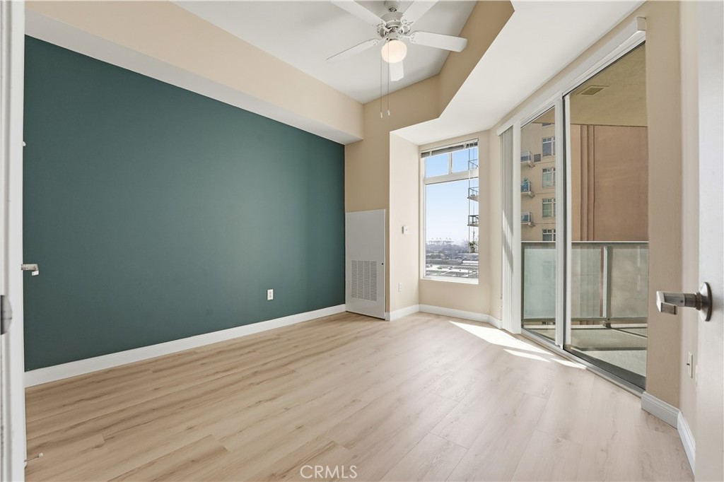 488 E Ocean 1518 Property Photo 17