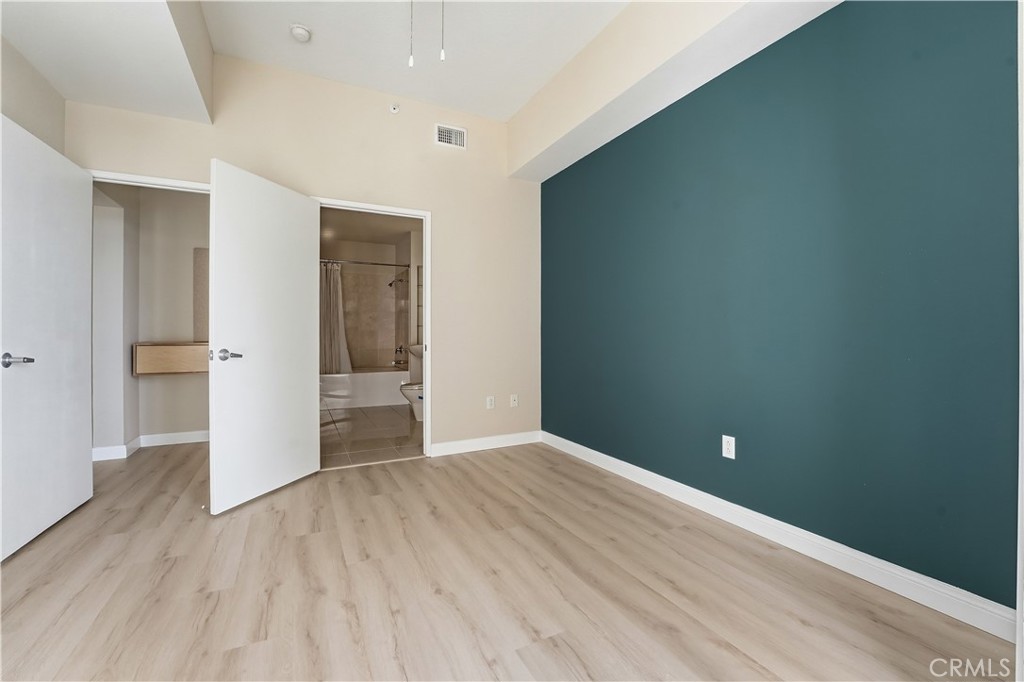 488 E Ocean 1518 Property Photo 18