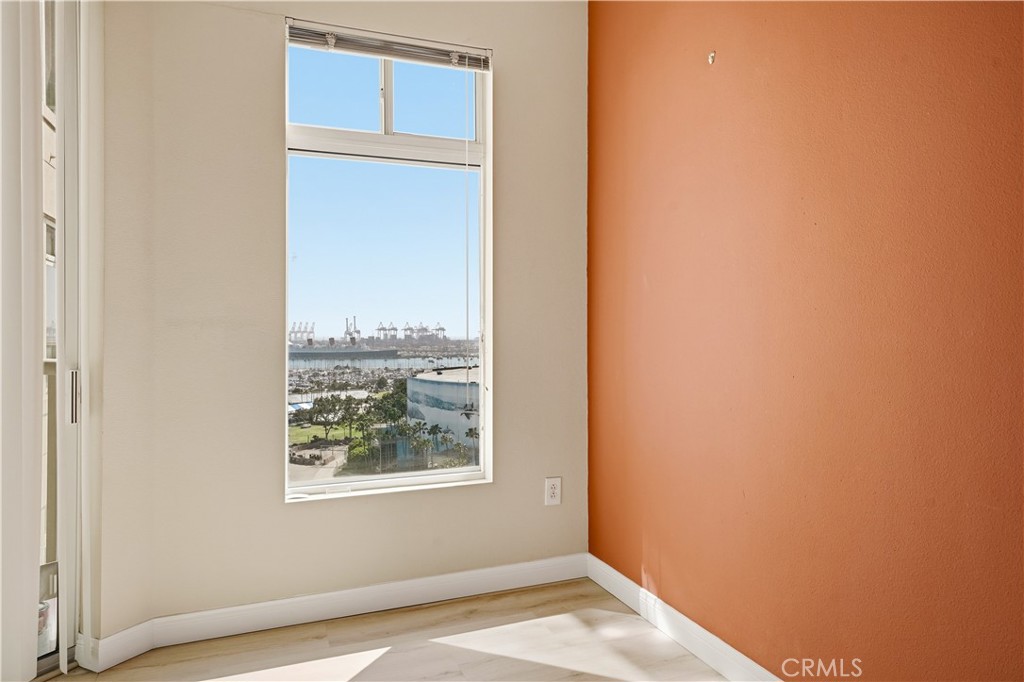 488 E Ocean 1518 Property Photo 22