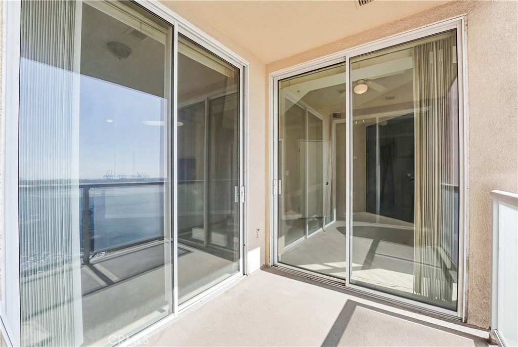 488 E Ocean 1518 Property Photo 24