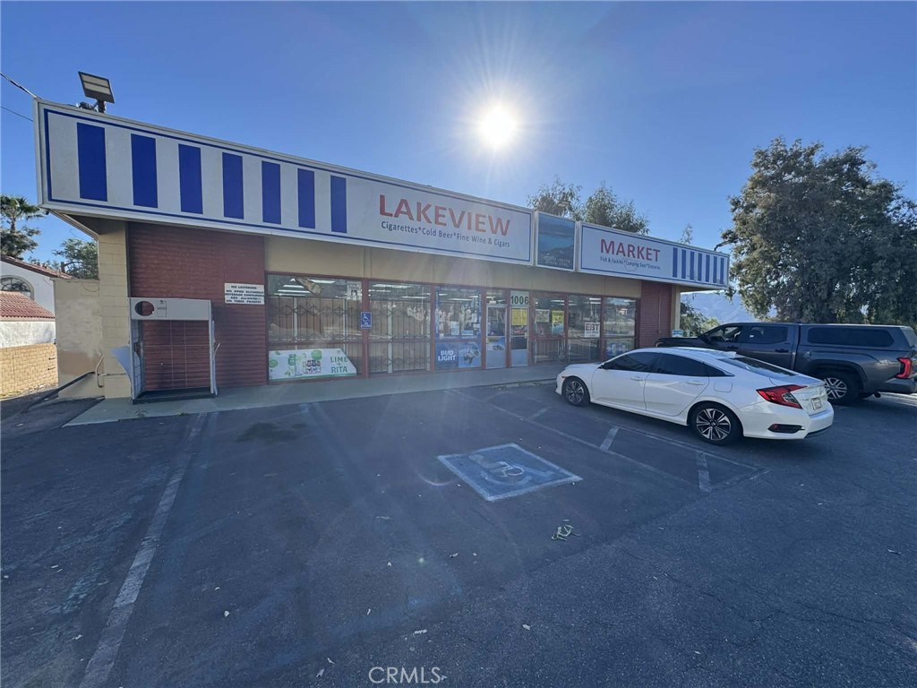 1006 W Graham Avenue Property Photo 1