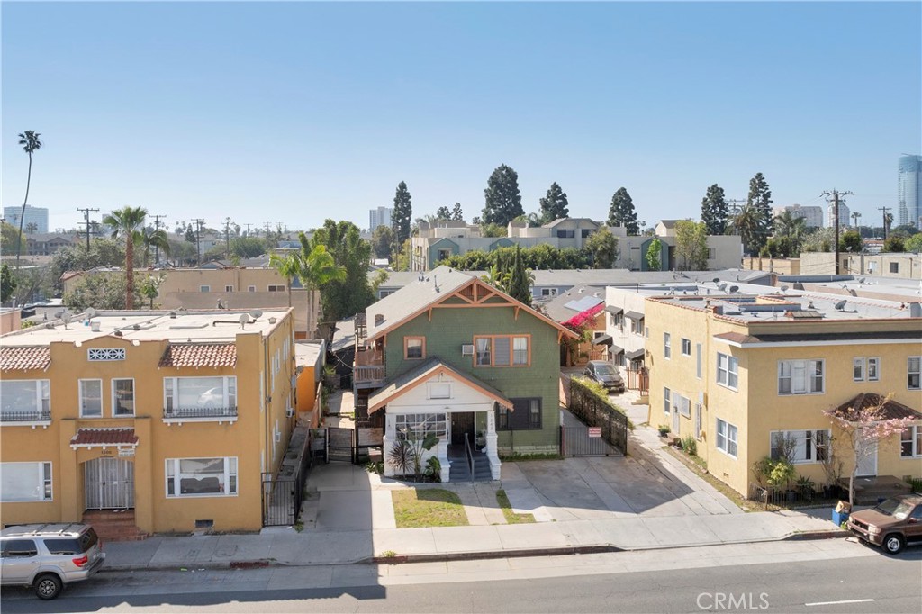 1242 E 7th St Property Photo 1
