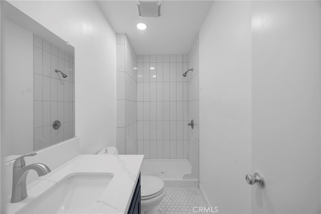 1242 E 7th St Property Photo 19