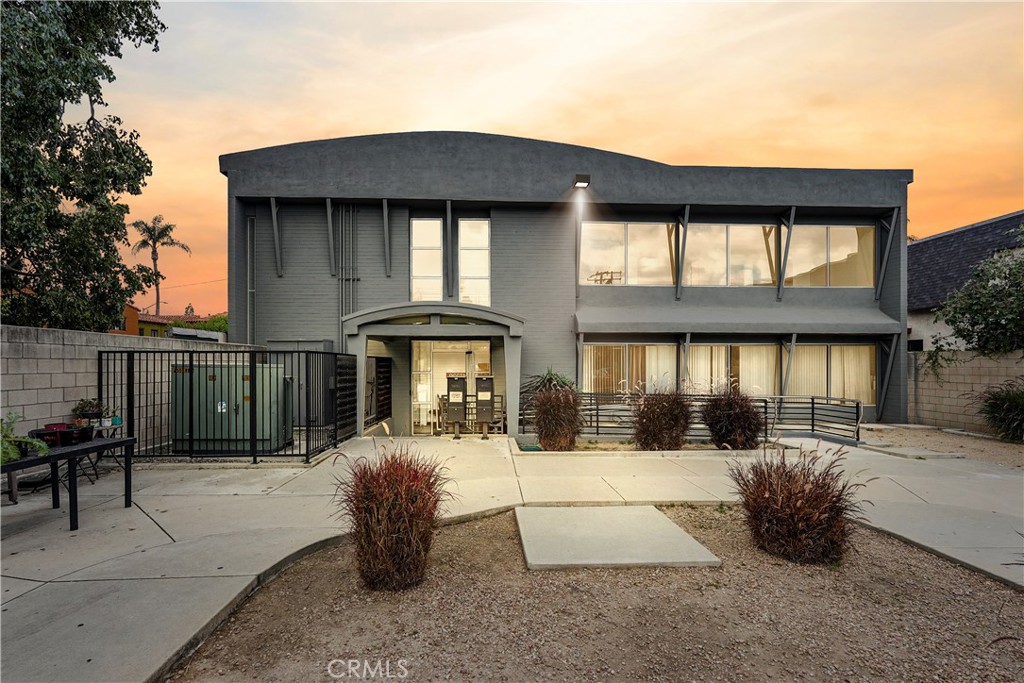 2215 N Broadway Property Photo 1