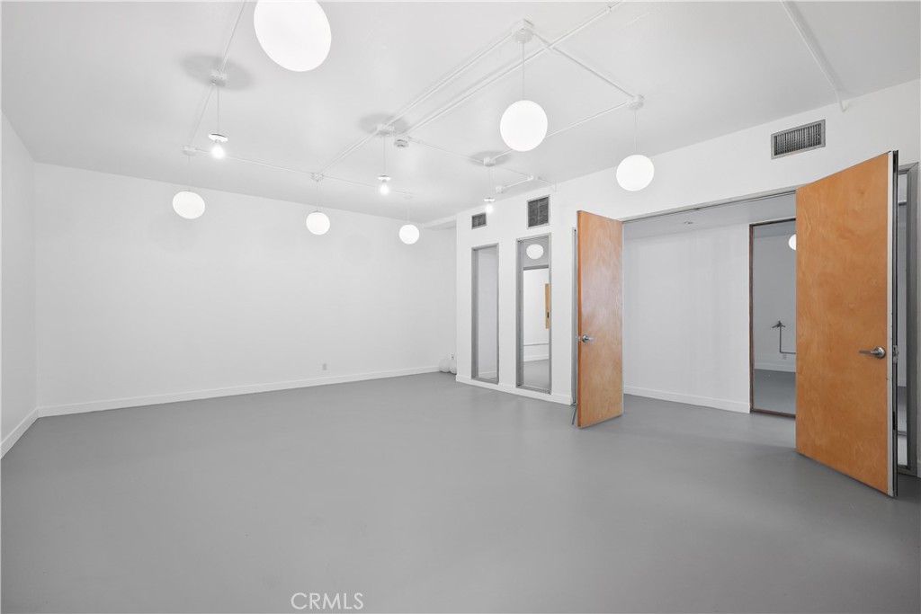 2215 N Broadway Property Photo 26