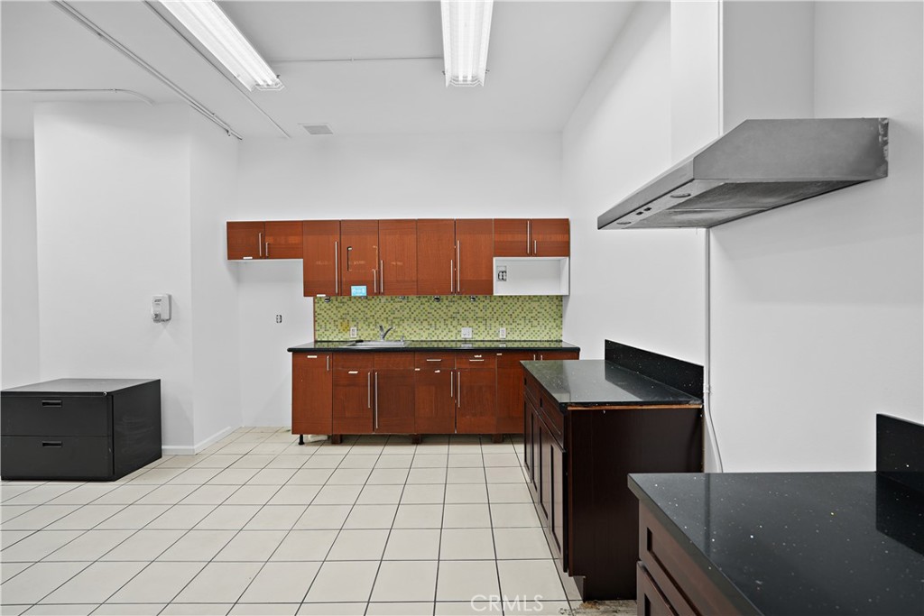 2215 N Broadway Property Photo 37