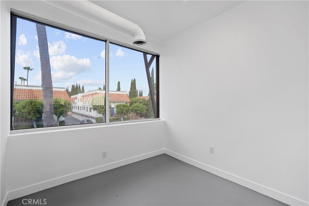 2215 N Broadway Property Photo 43