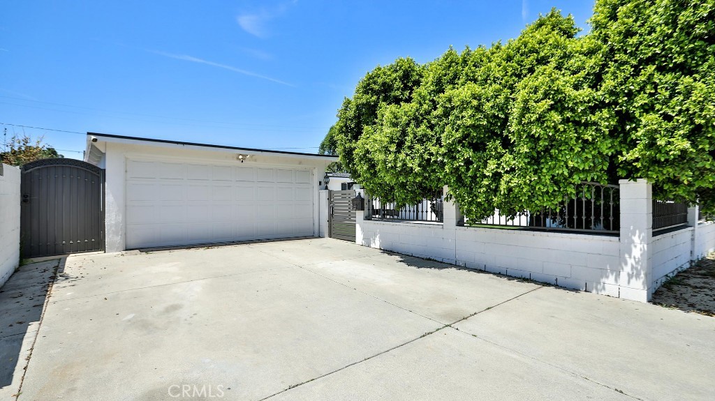 10301 Antigua Street Property Photo 2