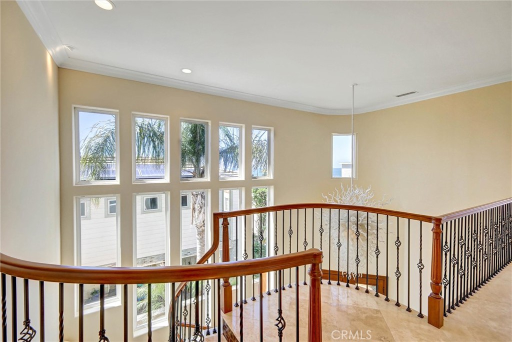 135 Redwood Property Photo 34