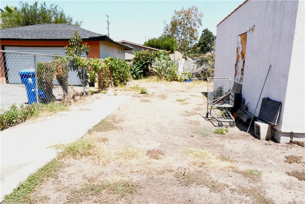 611 W 91st Property Photo 18