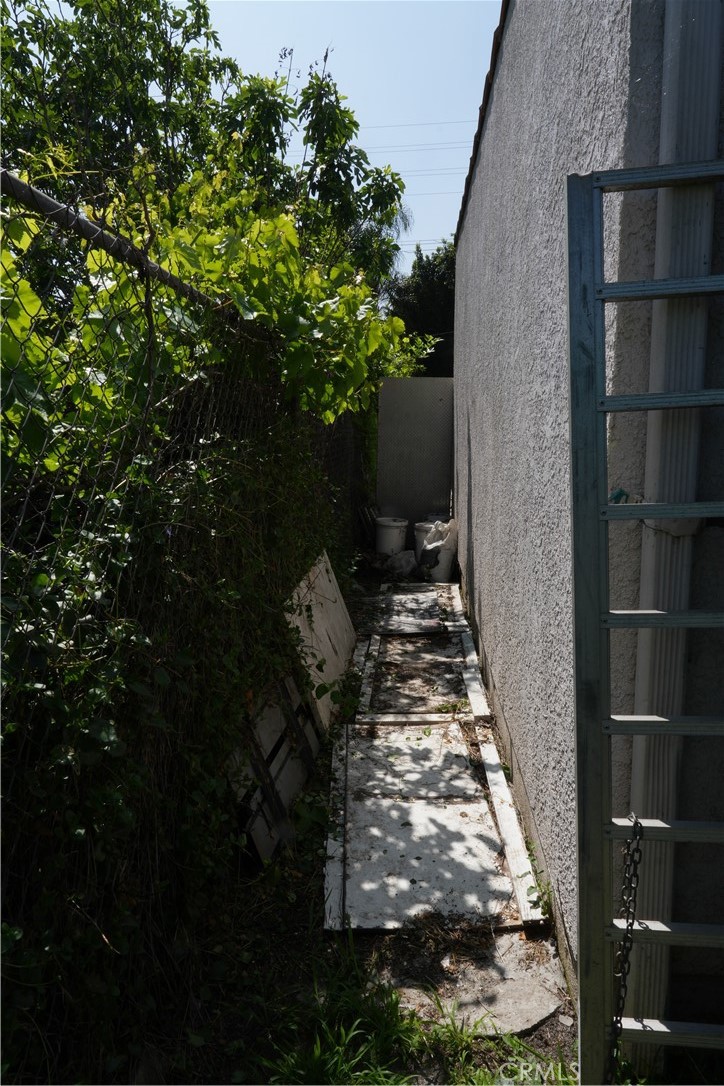 611 W 91st Property Photo 21