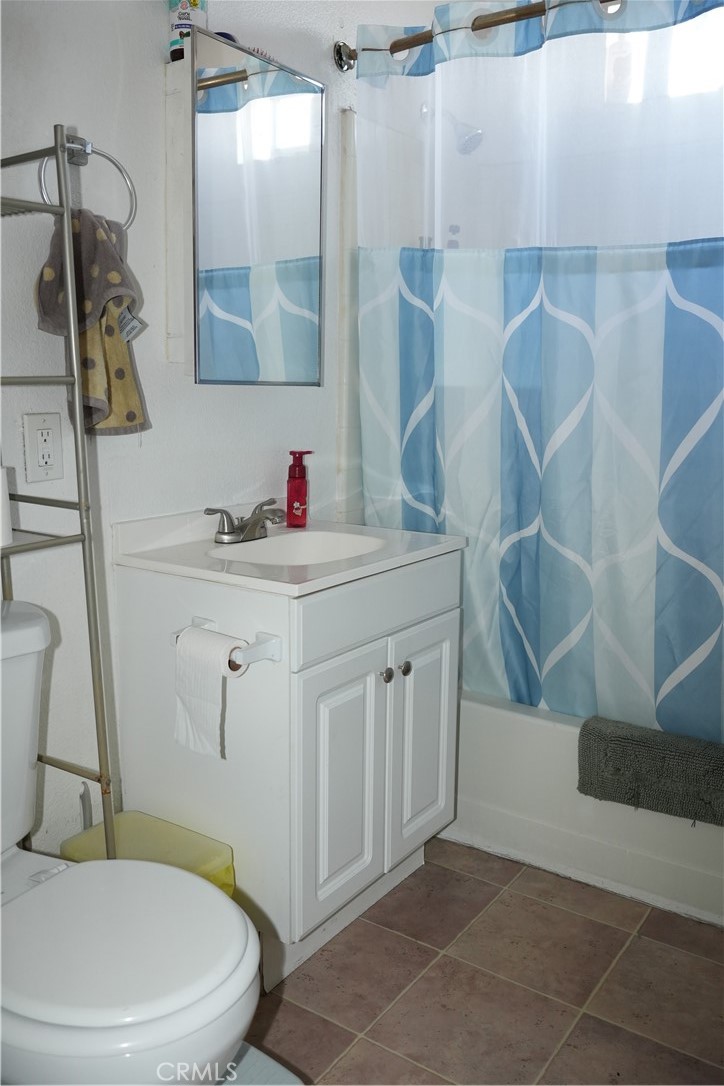 611 W 91st Property Photo 30