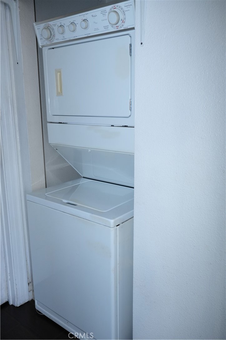 611 W 91st Property Photo 33