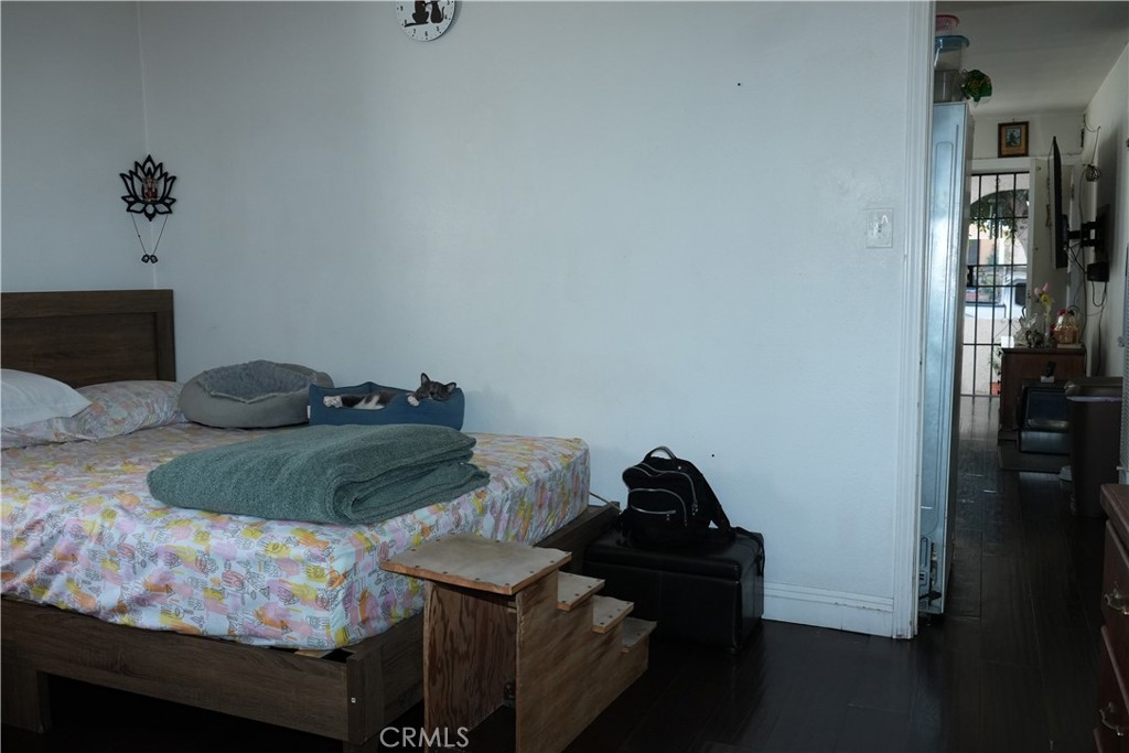 611 W 91st Property Photo 34