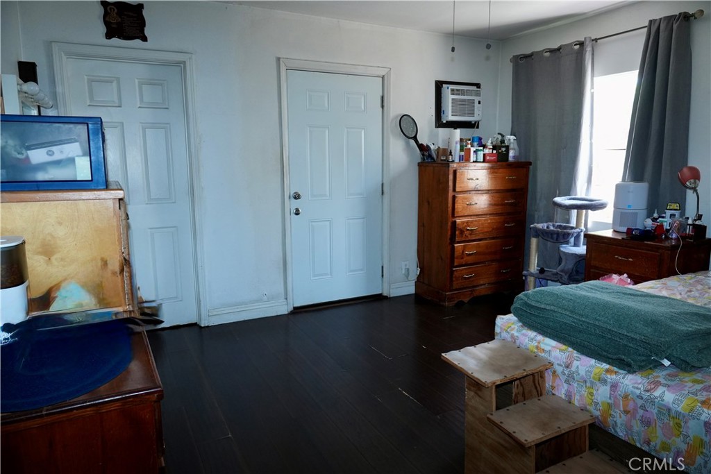 611 W 91st Property Photo 37
