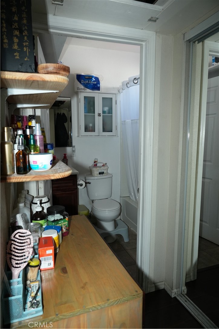 611 W 91st Property Photo 38