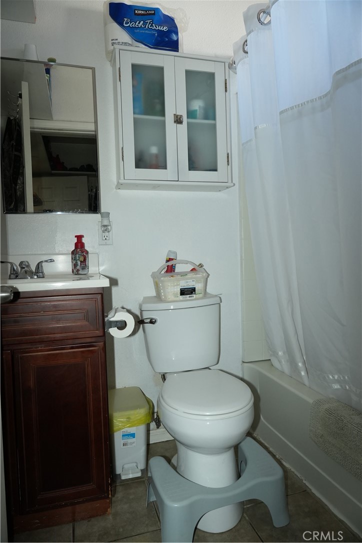 611 W 91st Property Photo 39