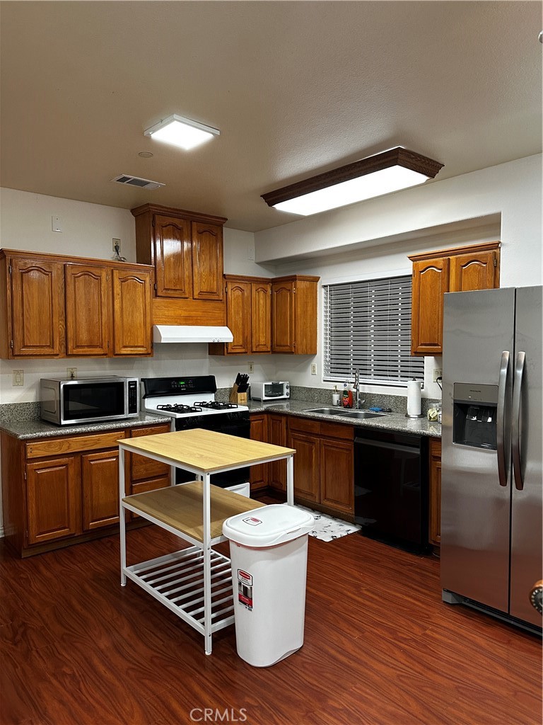 300 Lampman Way Property Photo 4