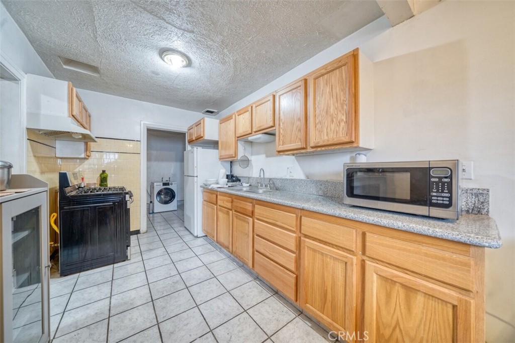 4700 W Imperial Property Photo 16