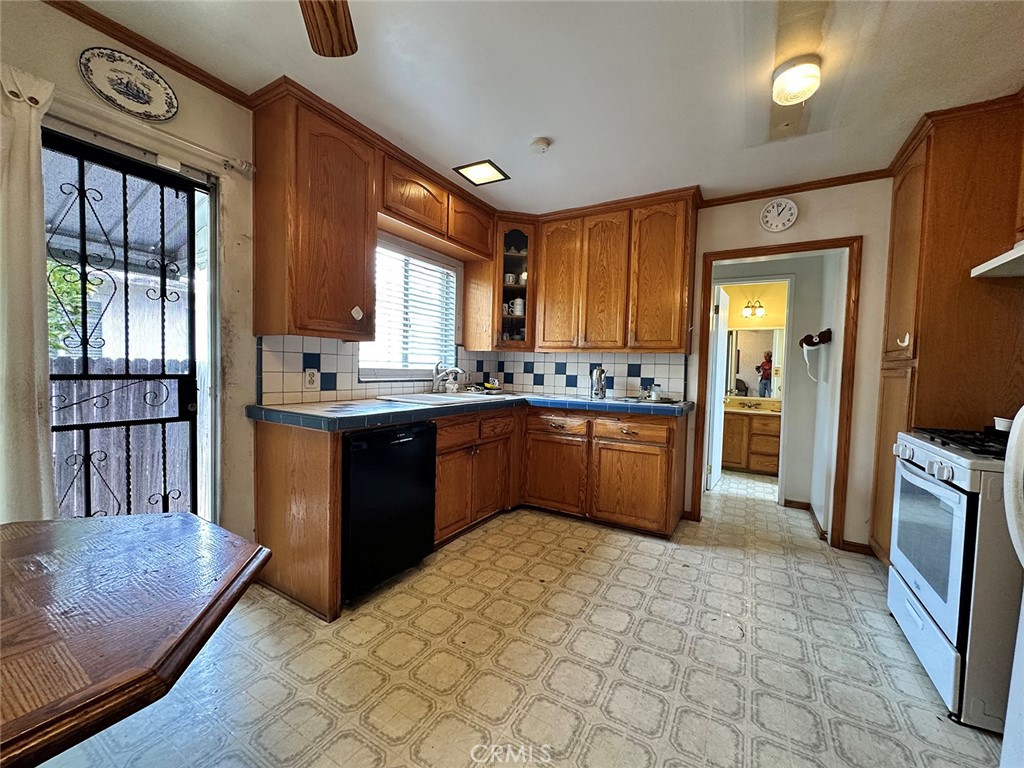 23117 Meyler Ave Property Photo 5