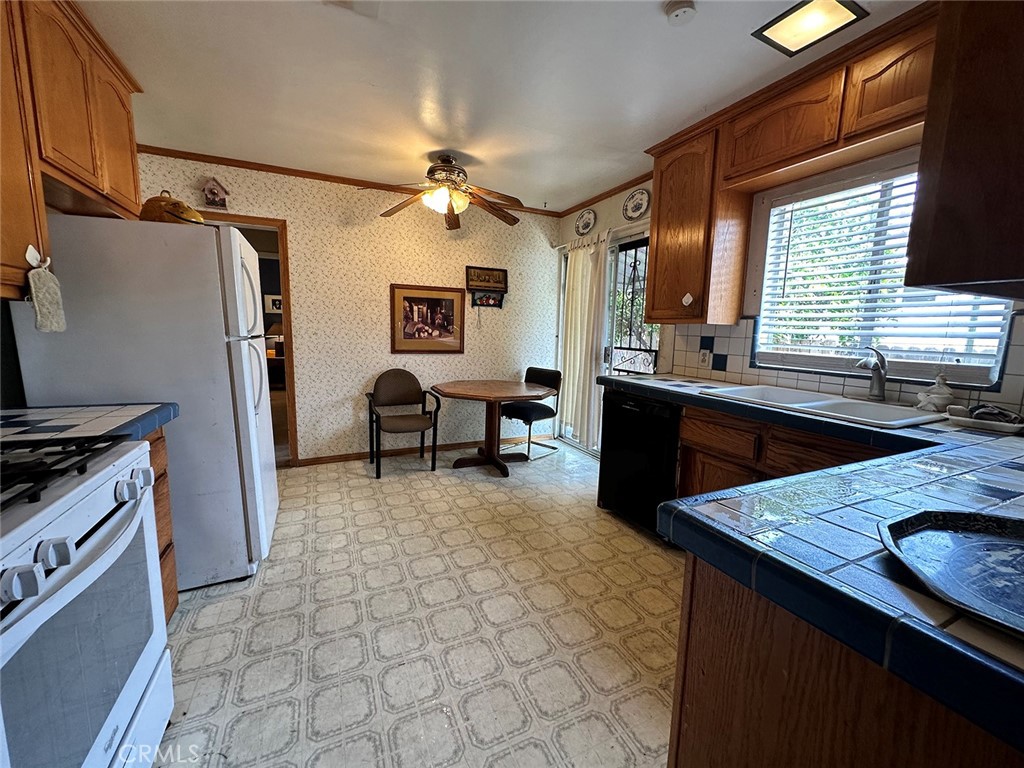 23117 Meyler Ave Property Photo 6