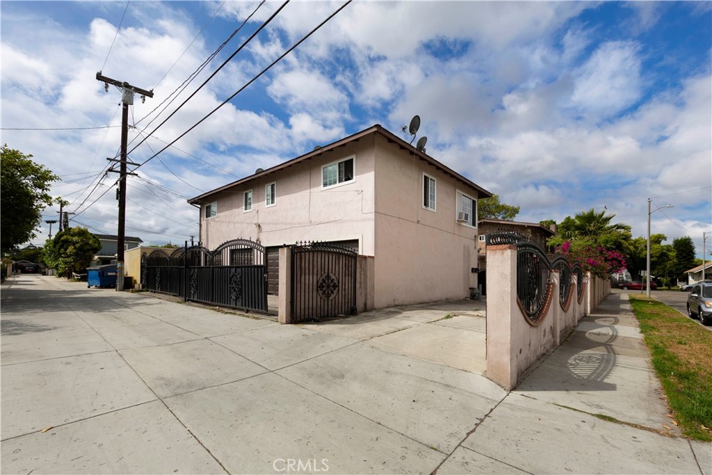 603 S Orange Property Photo 3