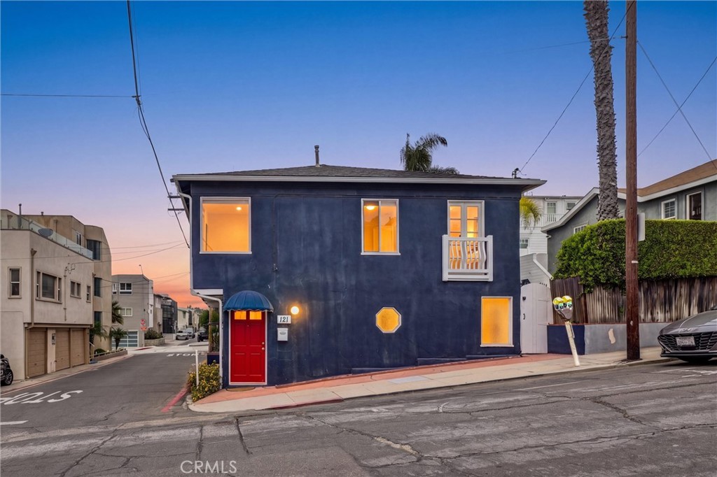 121 35th Property Photo 3