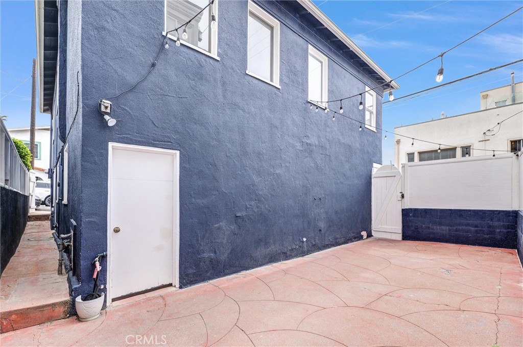 121 35th Property Photo 8