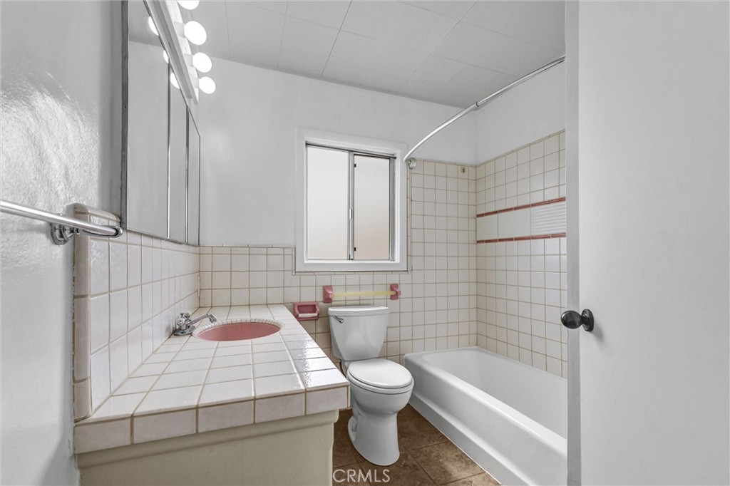 121 35th Property Photo 26