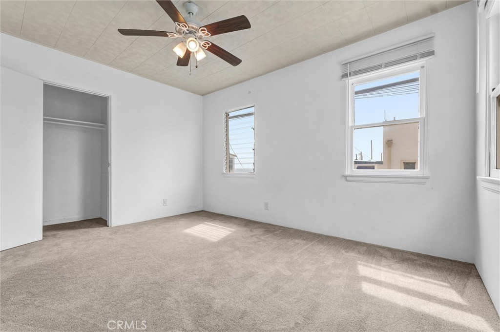 121 35th Property Photo 28
