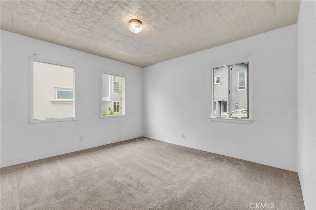121 35th Property Photo 33