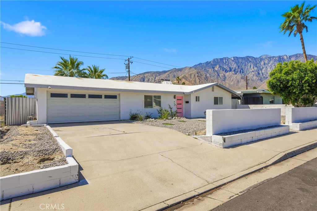431 W Avenida Cerca Property Photo 2