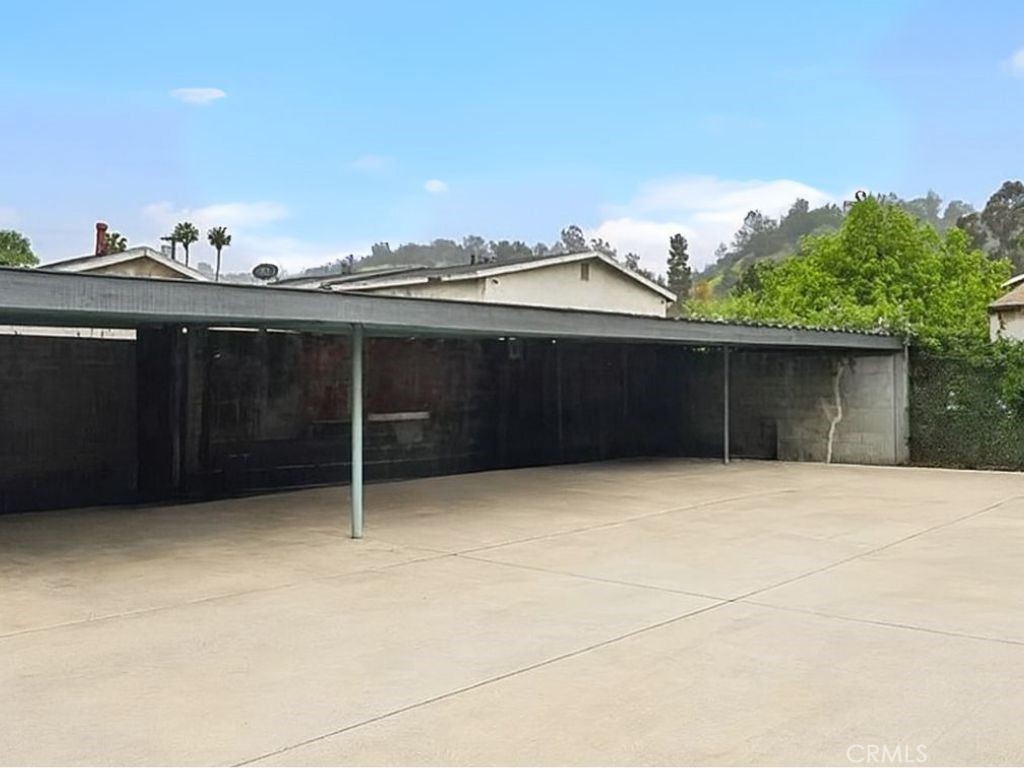 2710 Queen Property Photo 4