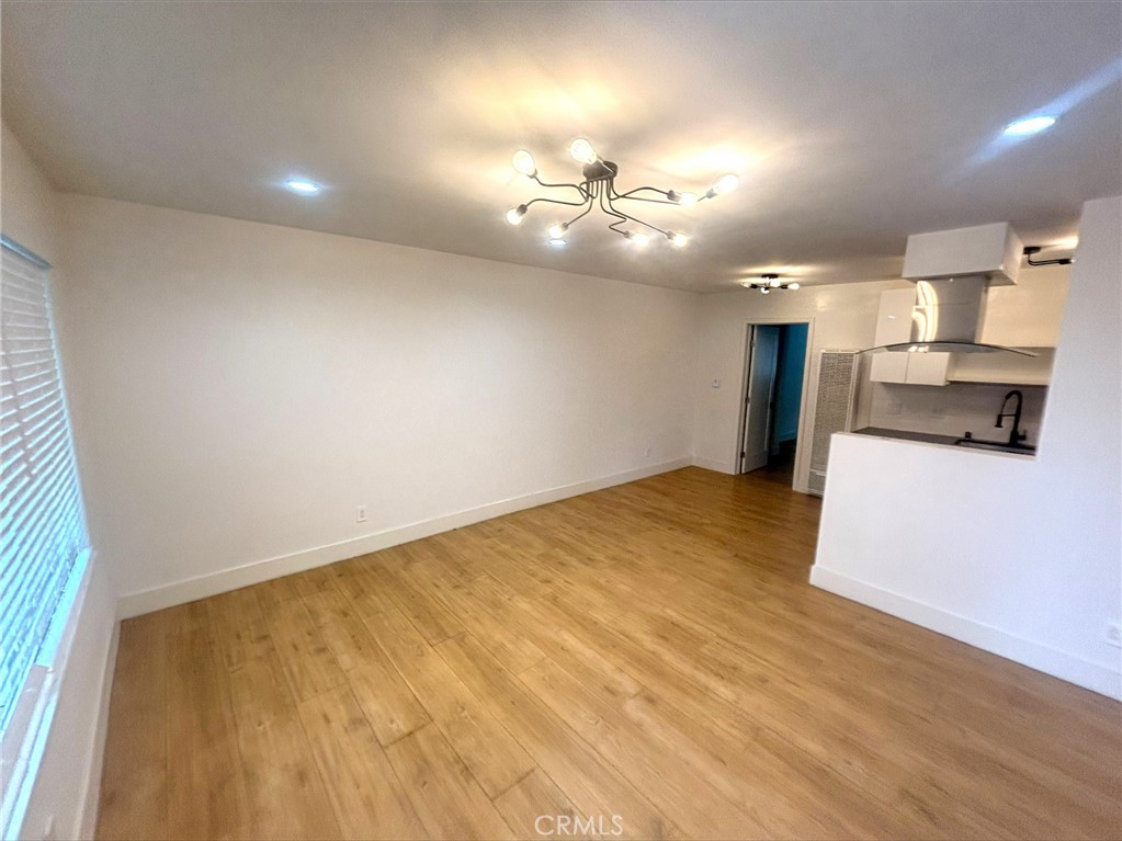 2626 Cloverfield Property Photo 5