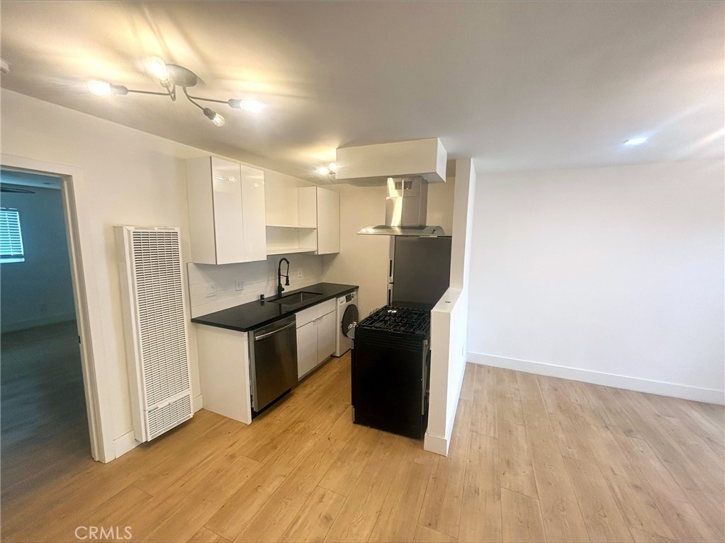 2626 Cloverfield Property Photo 6