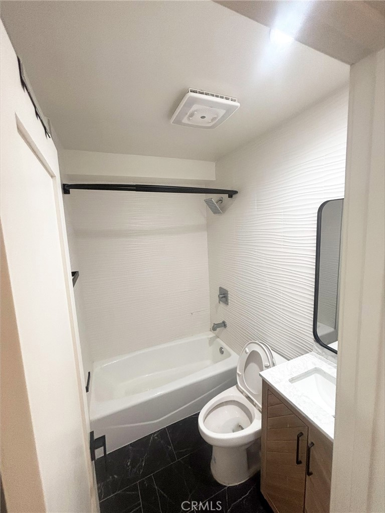 2626 Cloverfield Property Photo 11