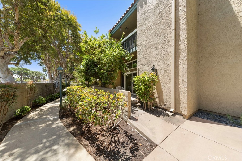 1028 Palo Verde Avenue Property Photo 1