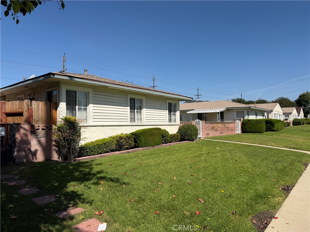 1749 N Hollywood Property Photo 2