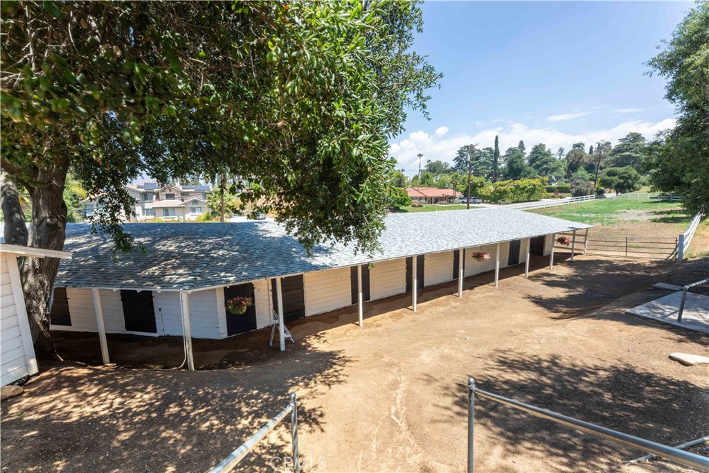 1615 Halsey Street Property Photo 11