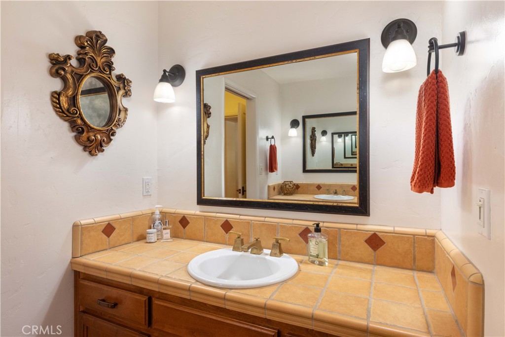 1615 Halsey Street Property Photo 32