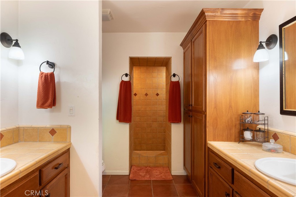 1615 Halsey Street Property Photo 32